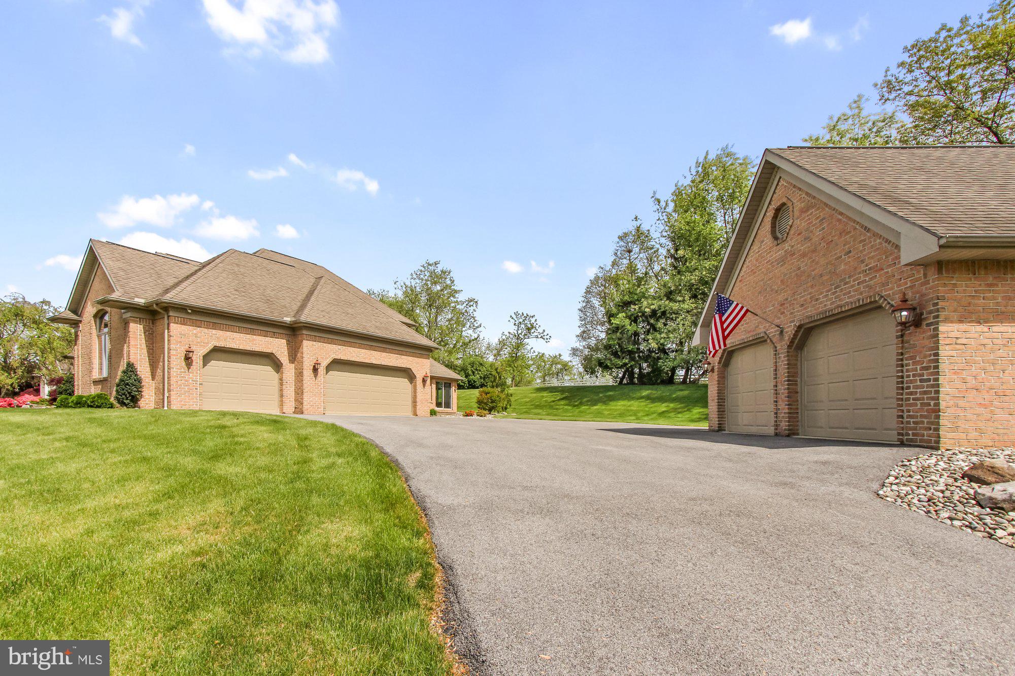 COUNTRY MANOR ESTATES - Residential