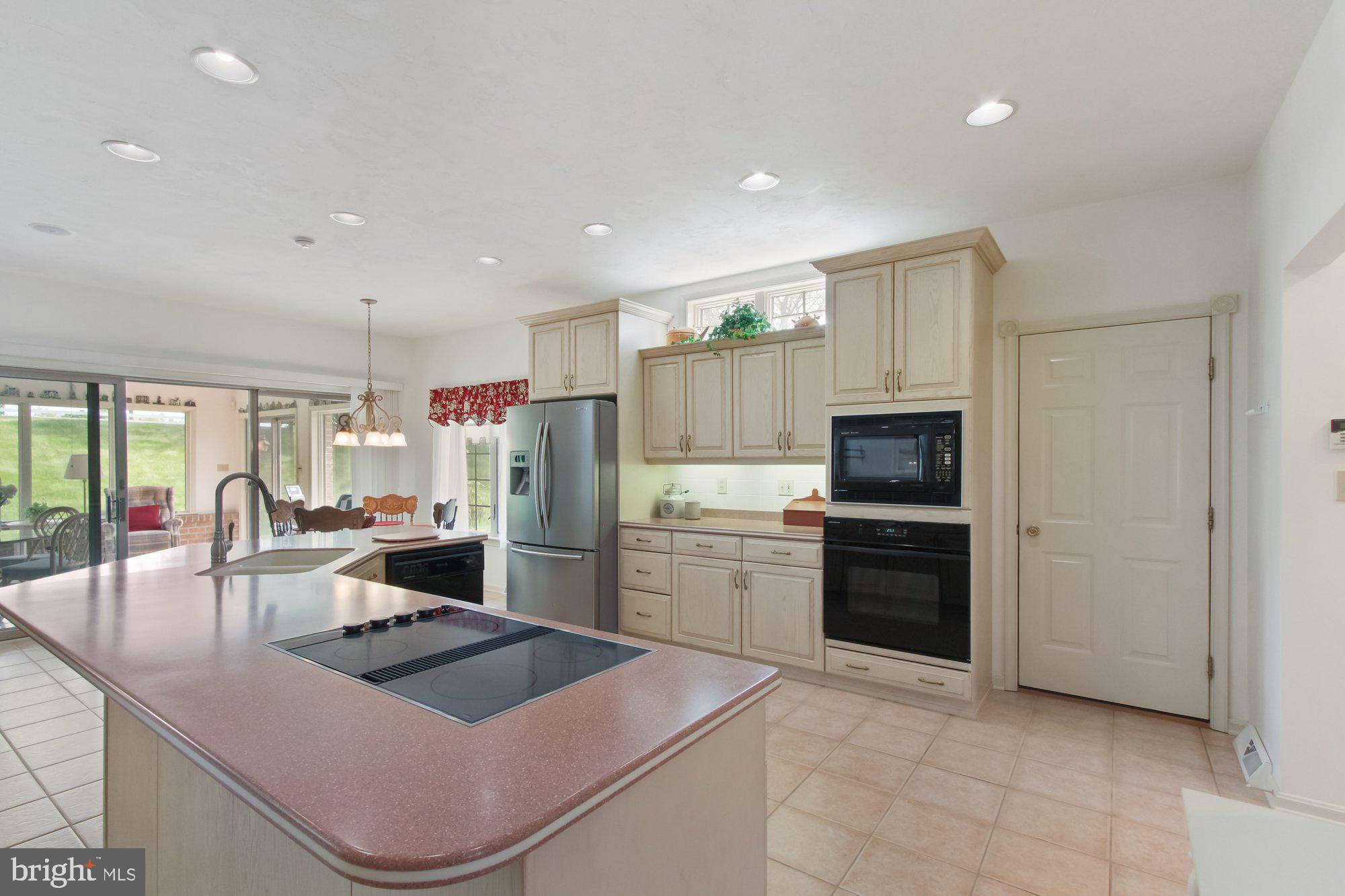 COUNTRY MANOR ESTATES - Residential
