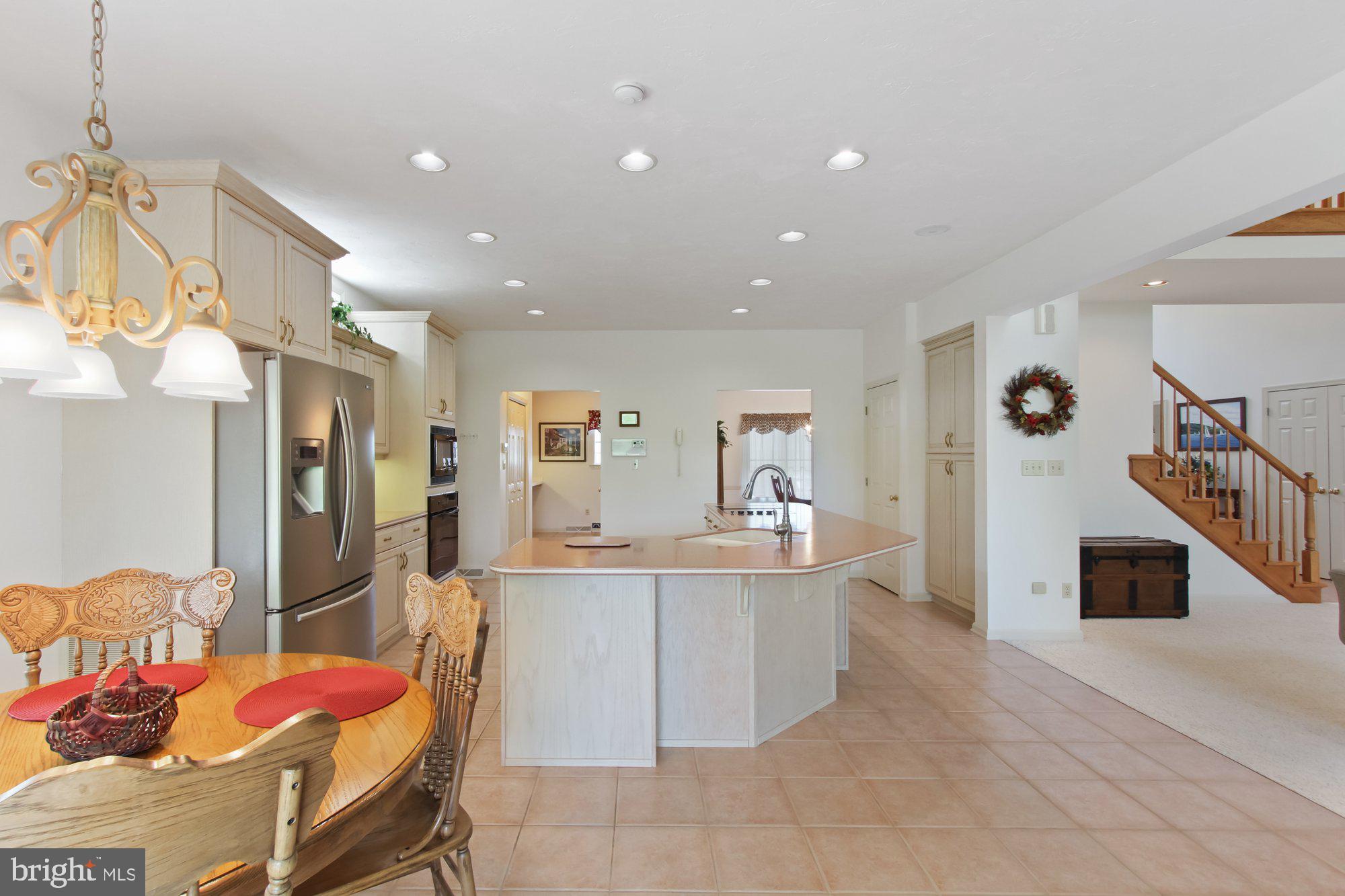 COUNTRY MANOR ESTATES - Residential