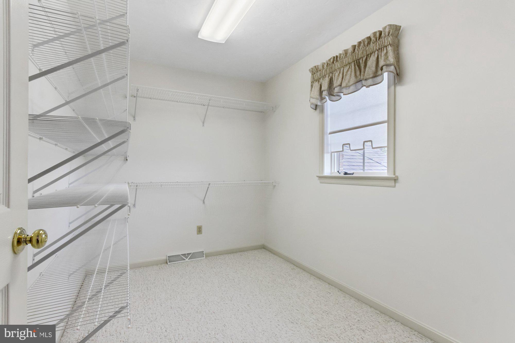 COUNTRY MANOR ESTATES - Residential