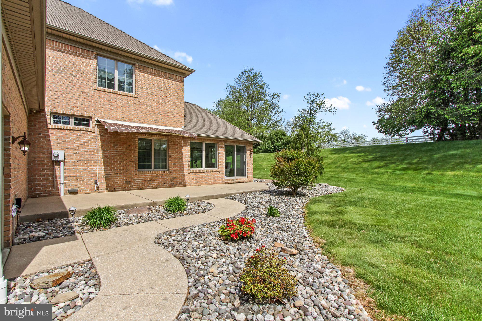 COUNTRY MANOR ESTATES - Residential