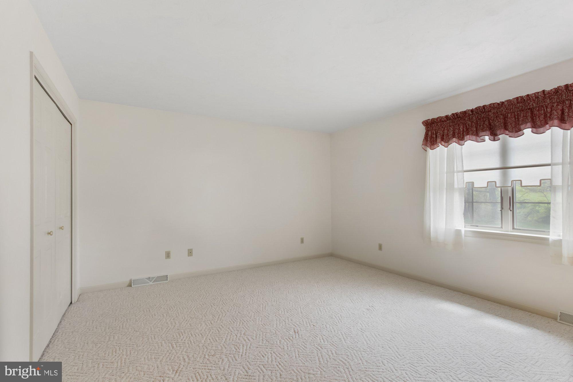 COUNTRY MANOR ESTATES - Residential