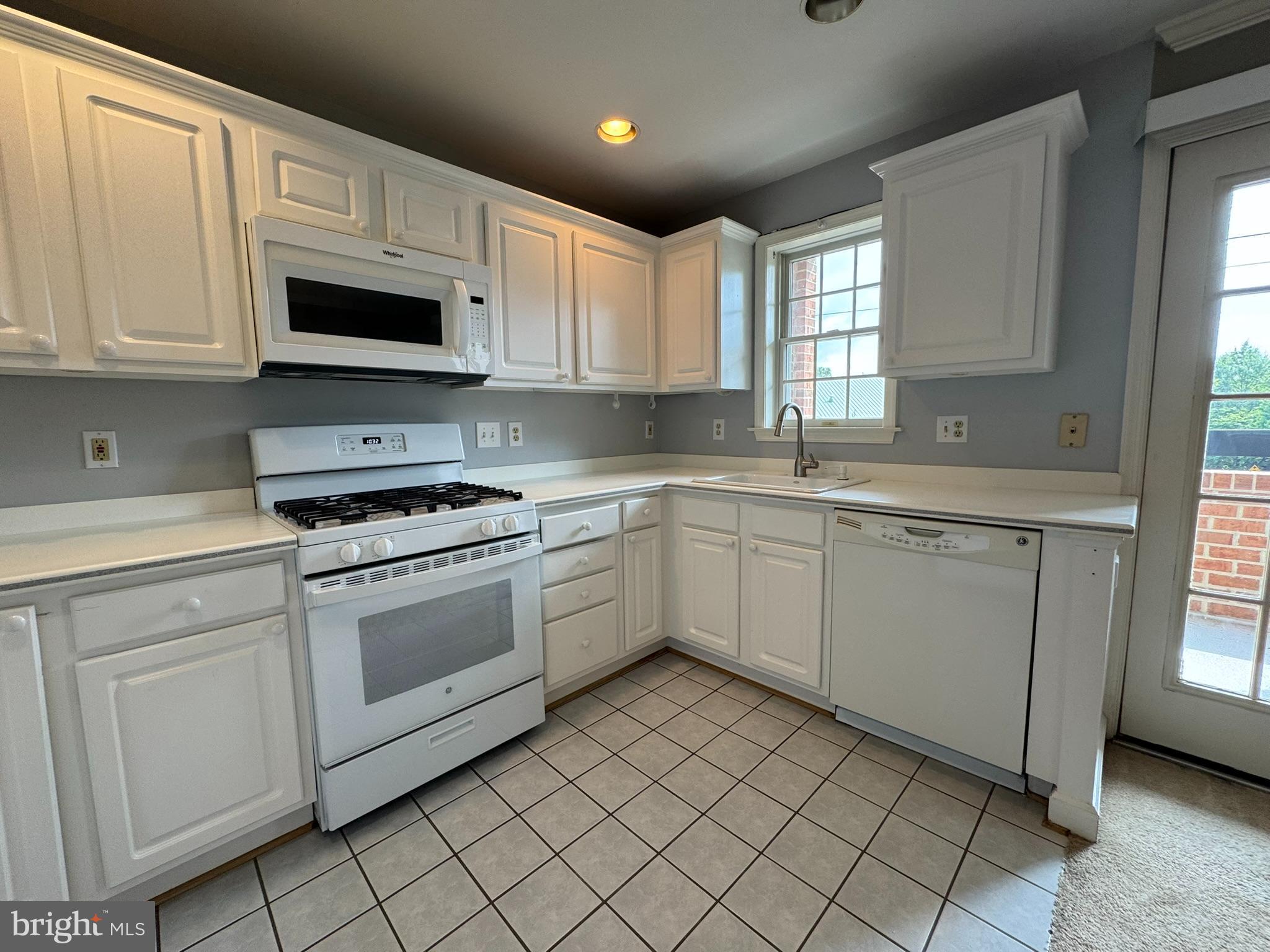 6924 FAIRFAX DRIVE 330