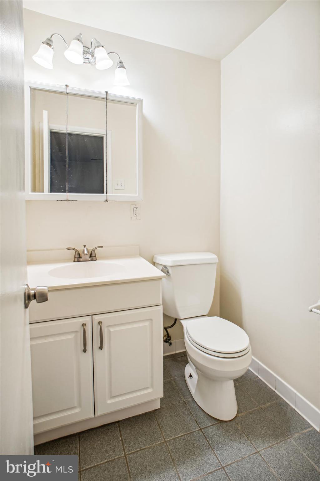 WOODBURN VILLAGE - Residential Lease