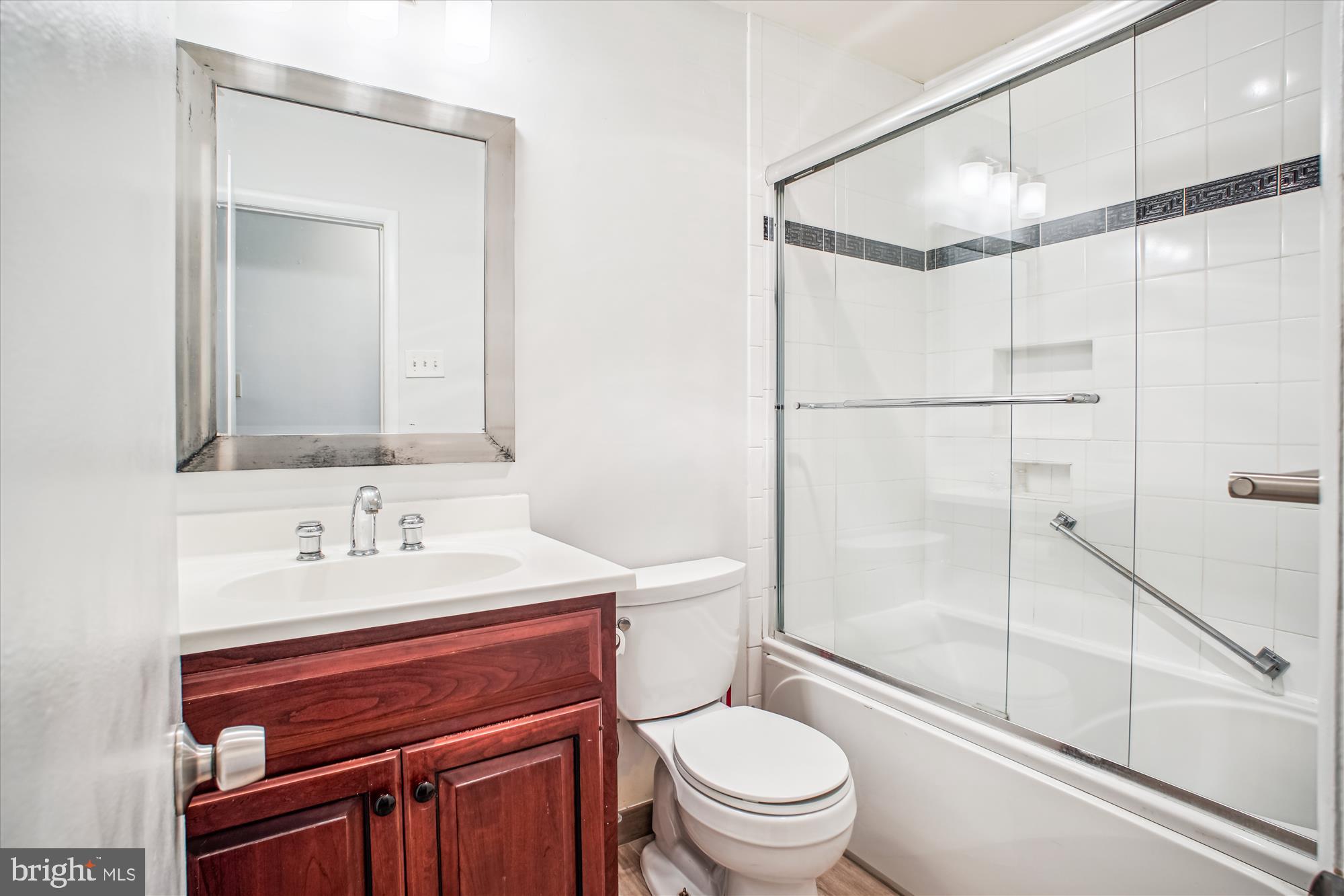 WOODBURN VILLAGE - Residential Lease