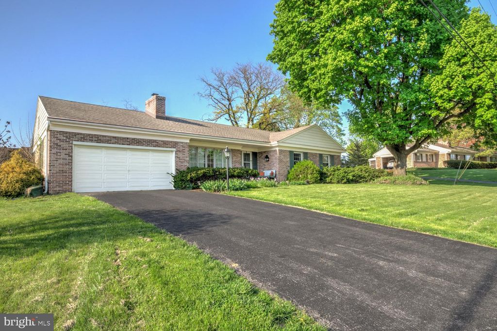 Photo of 2113 Lyndell Drive, LANCASTER, PA 17601 (MLS # PALA2086790)