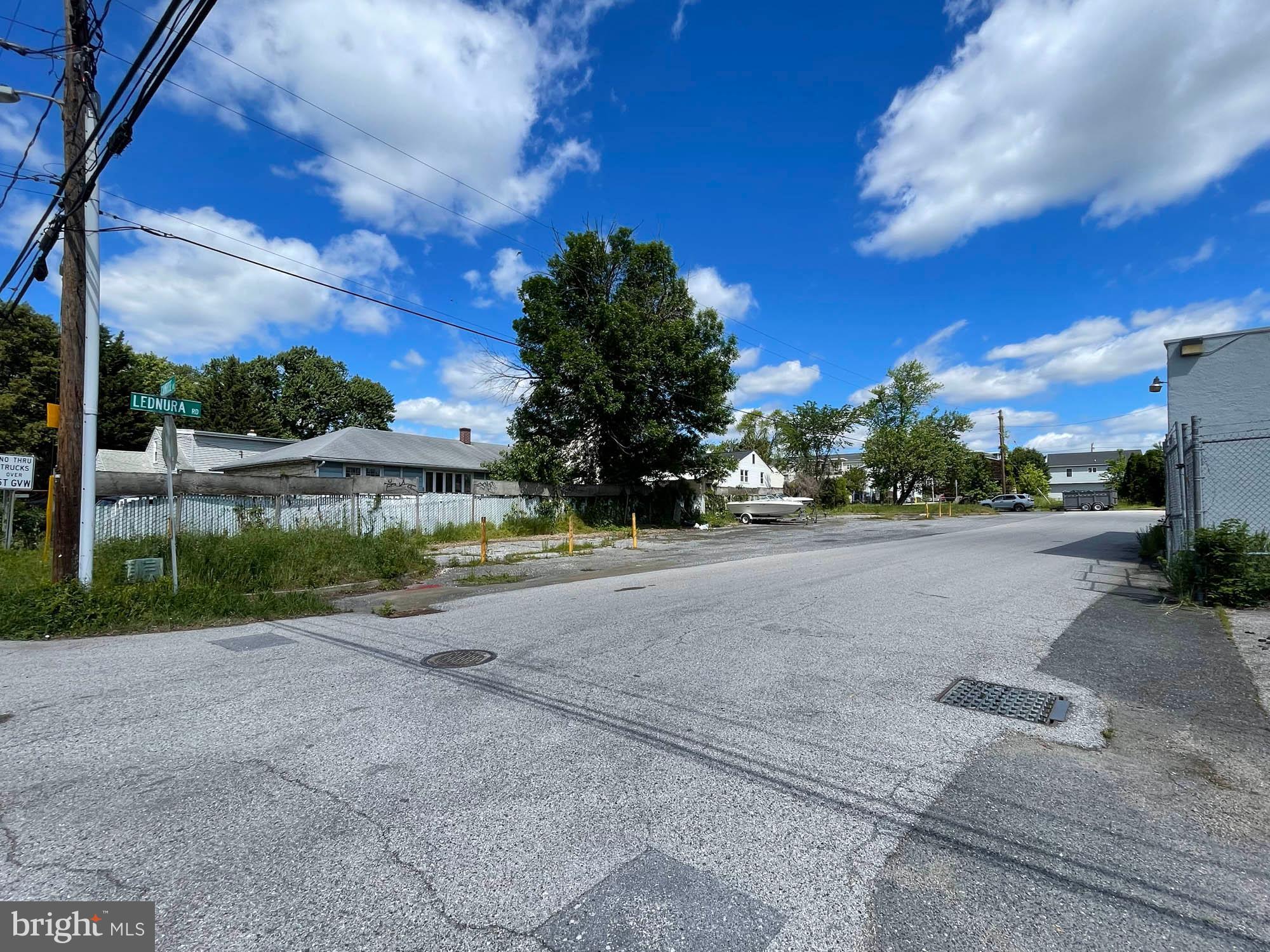 BROOKLYN PARK - Land