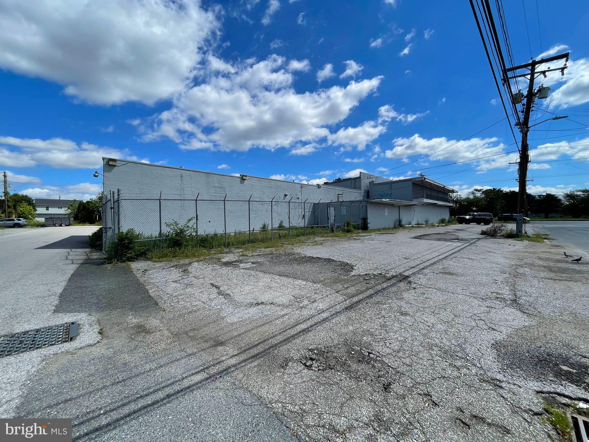 BROOKLYN PARK - Land