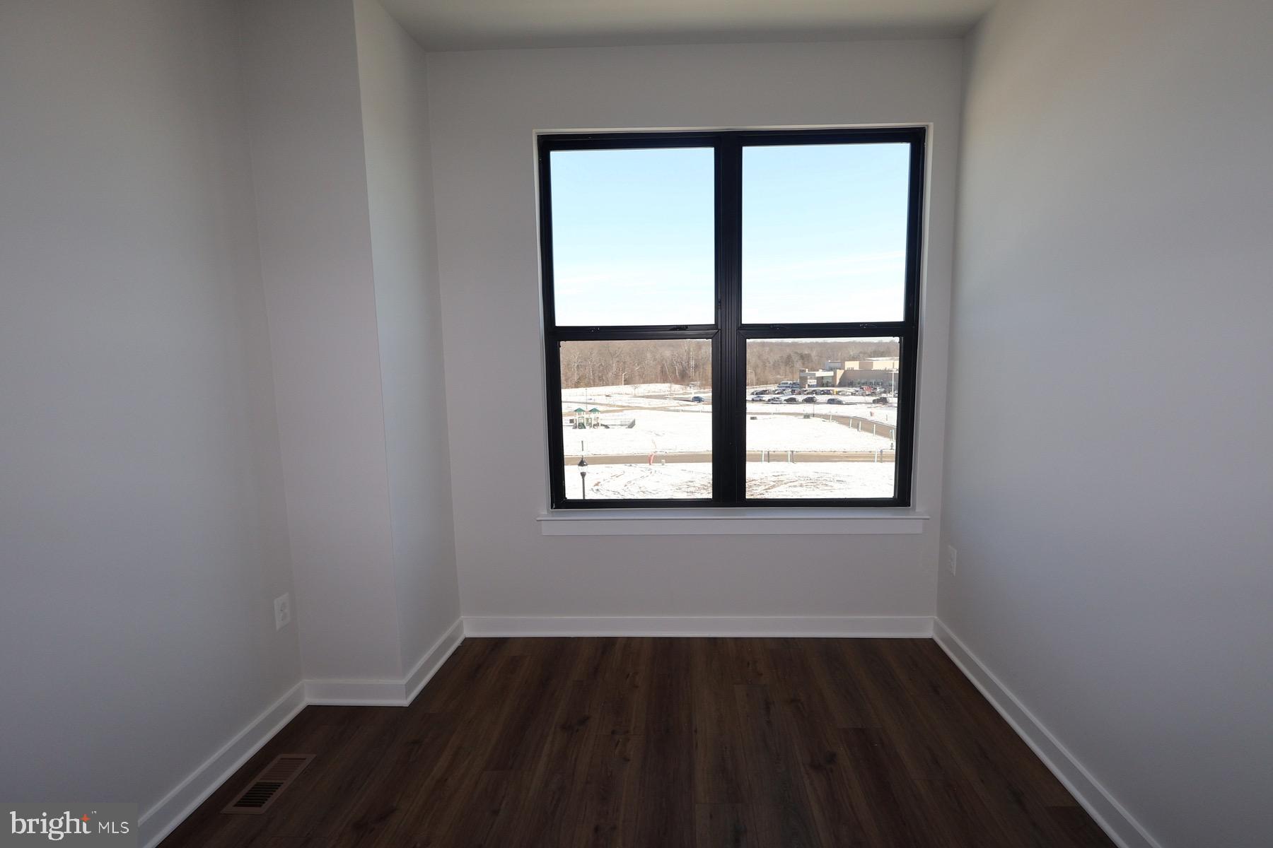 MELFORD TOWN CENTER - Residential Lease