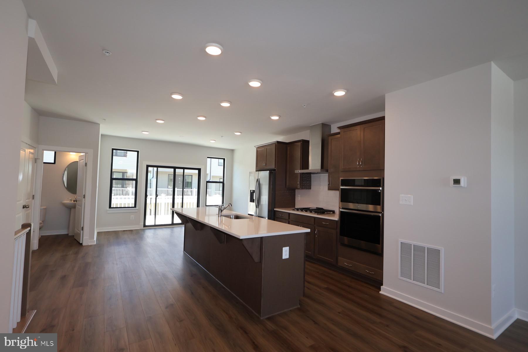 MELFORD TOWN CENTER - Residential Lease