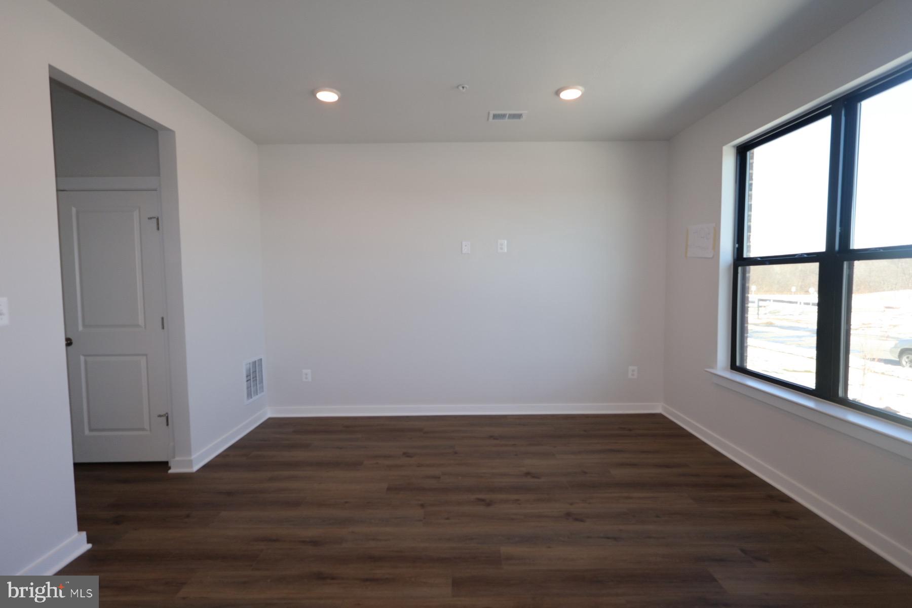 MELFORD TOWN CENTER - Residential Lease