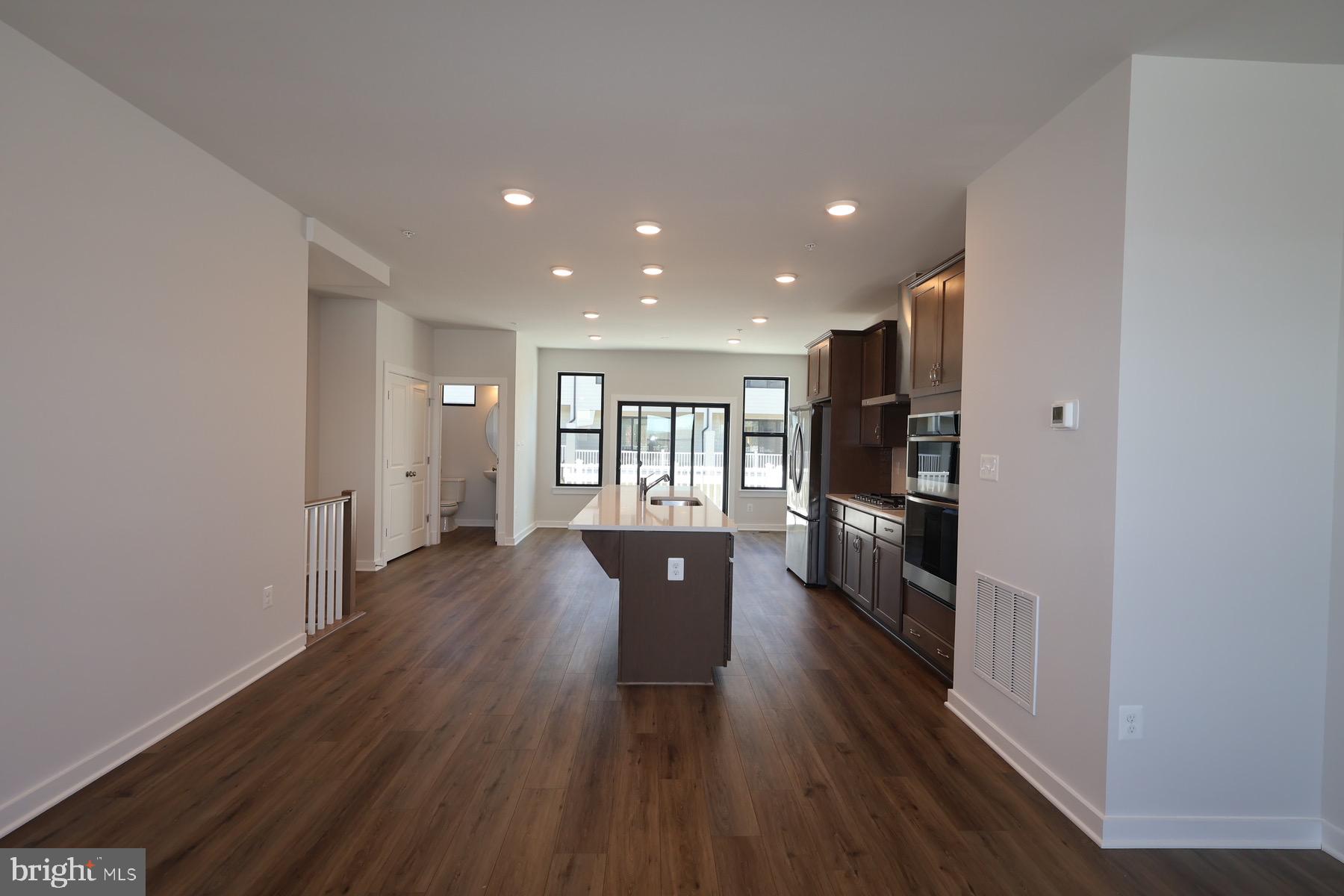 MELFORD TOWN CENTER - Residential Lease