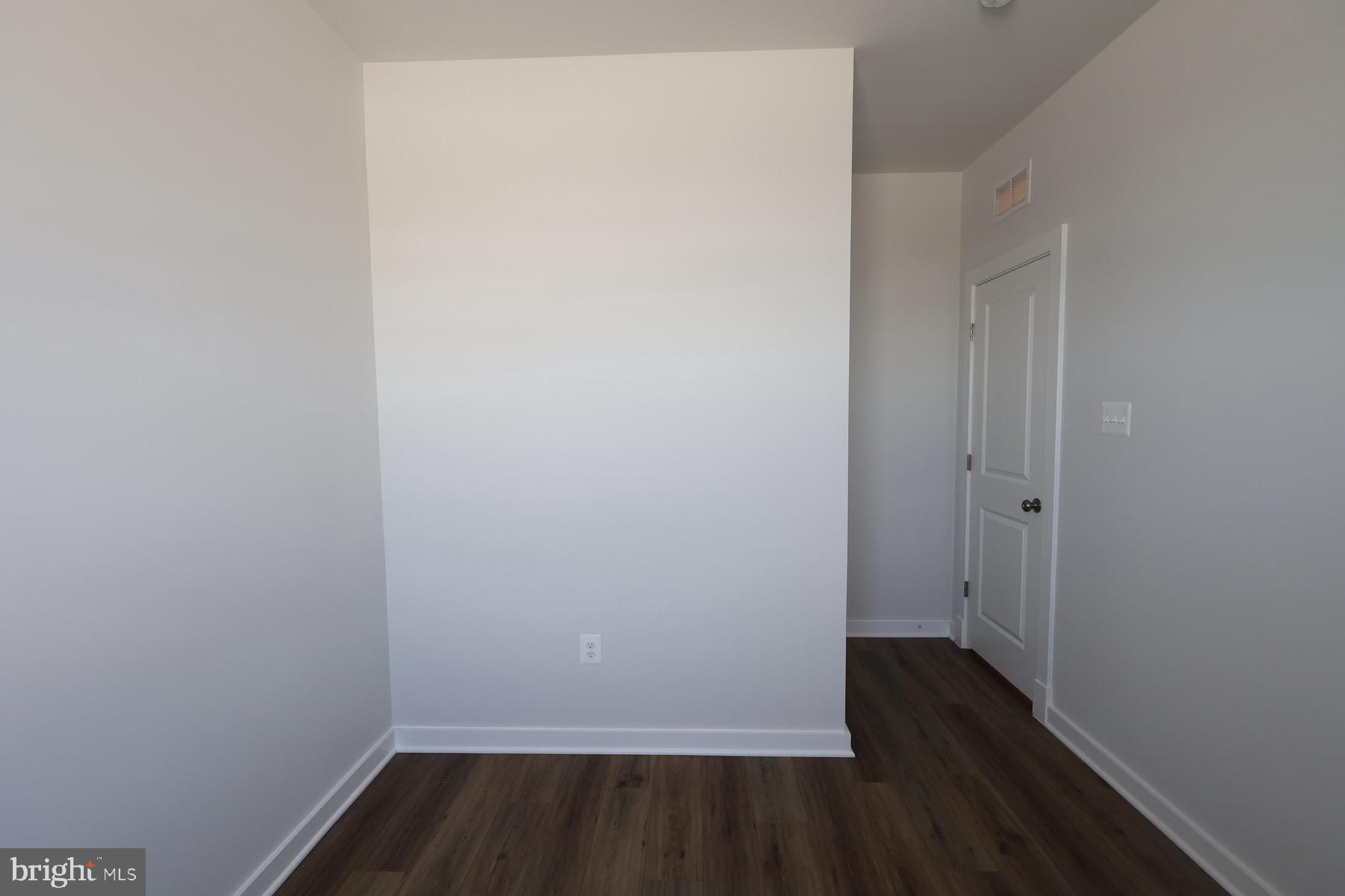 MELFORD TOWN CENTER - Residential Lease