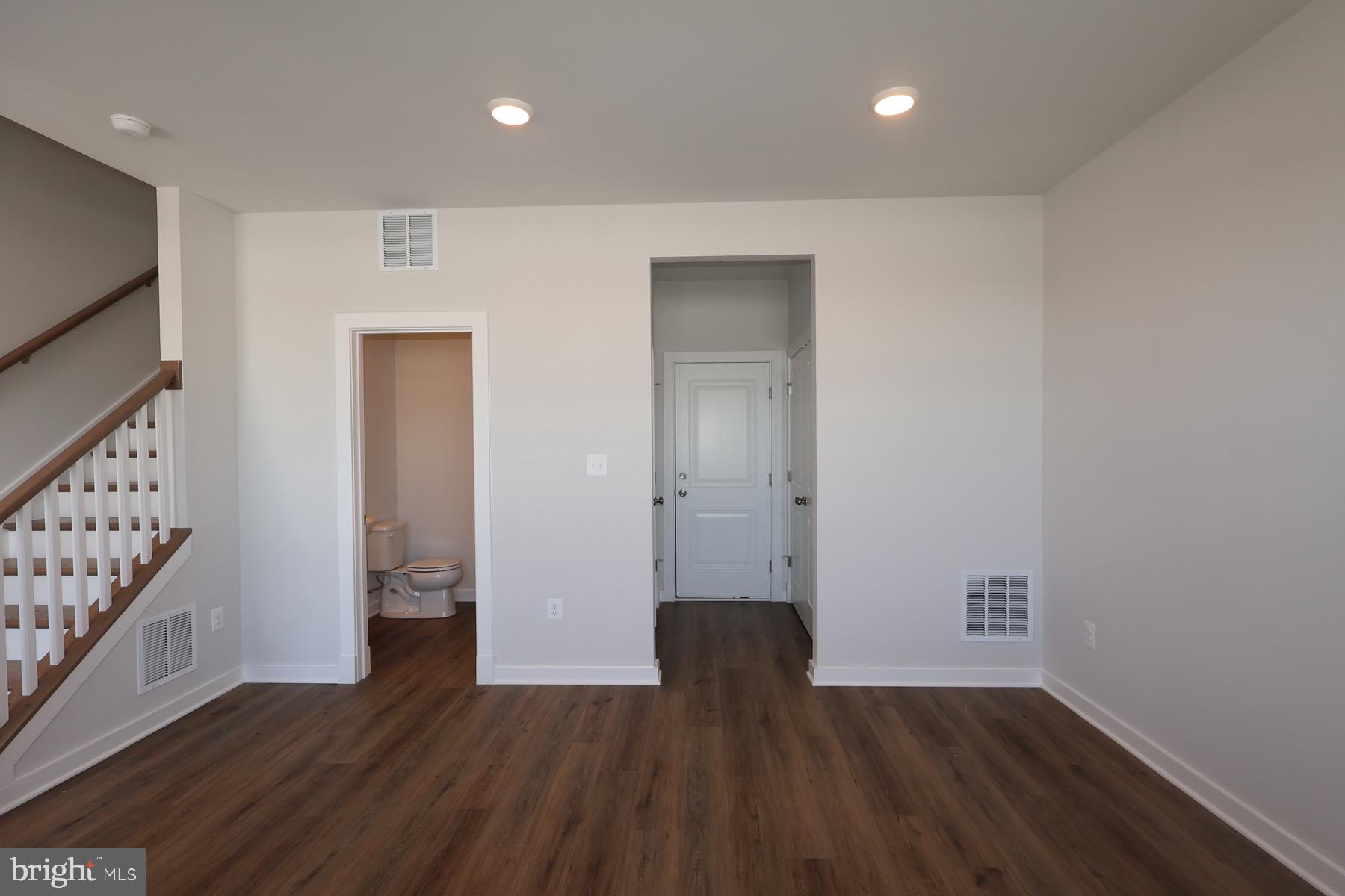 MELFORD TOWN CENTER - Residential Lease