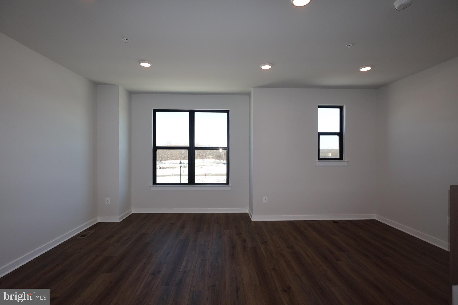 MELFORD TOWN CENTER - Residential Lease