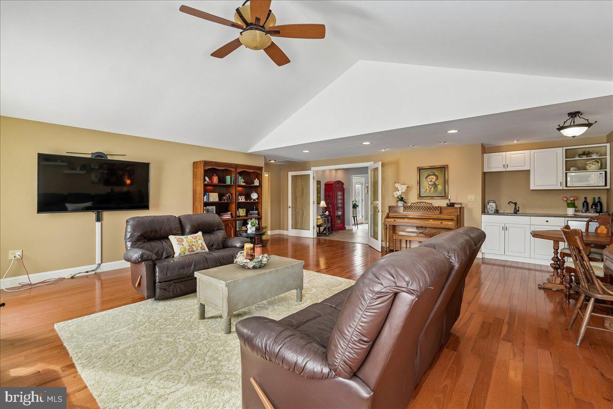 DAMASCUS OUTSIDE - Residential