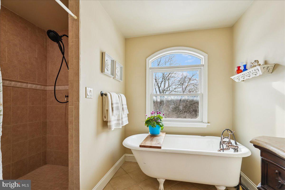 DAMASCUS OUTSIDE - Residential