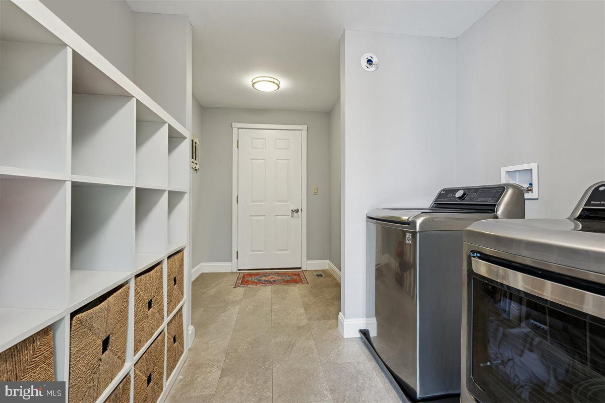 DAMASCUS OUTSIDE - Residential