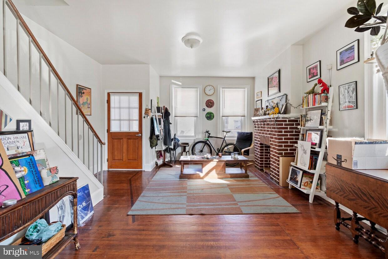 1933 E STELLA STREET