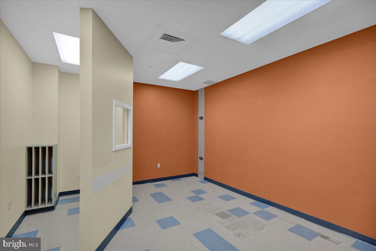 SPRING RIDGE - Commercial Sale