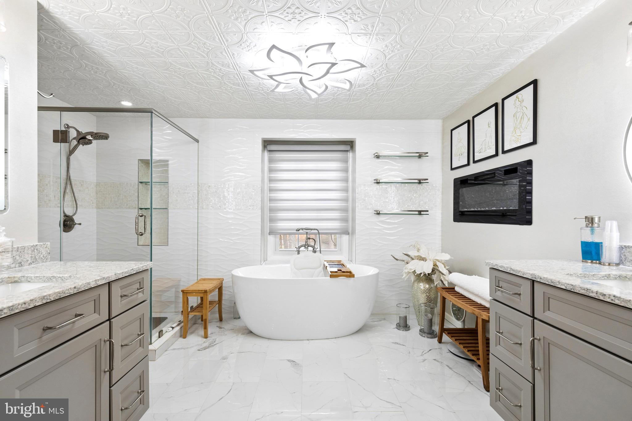 BAY HILLS - Residential