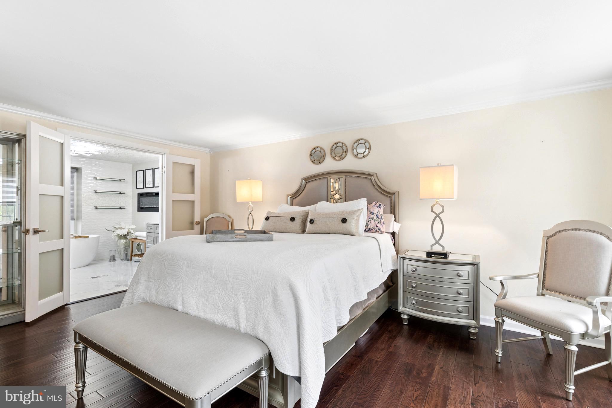 BAY HILLS - Residential