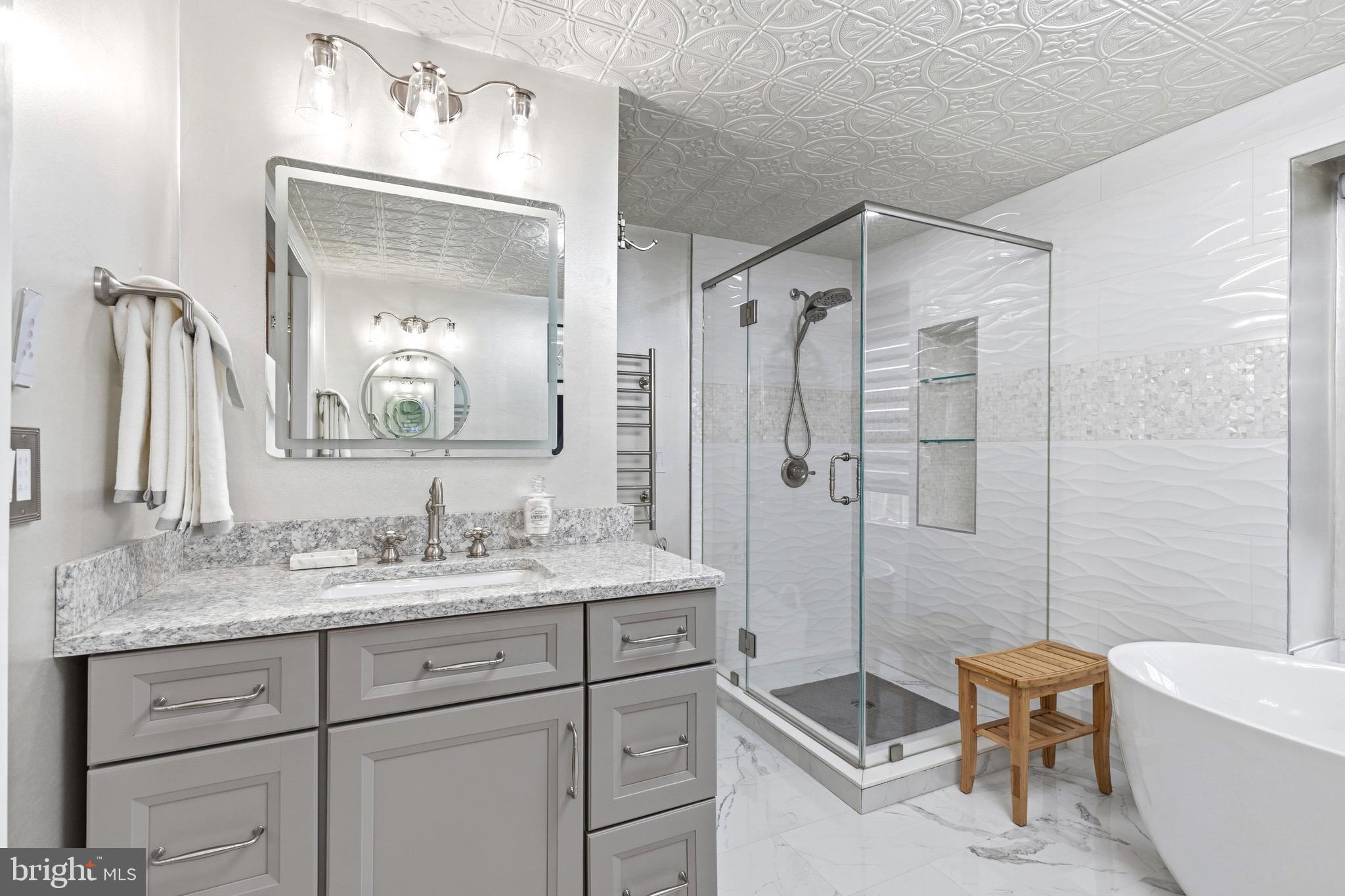 BAY HILLS - Residential