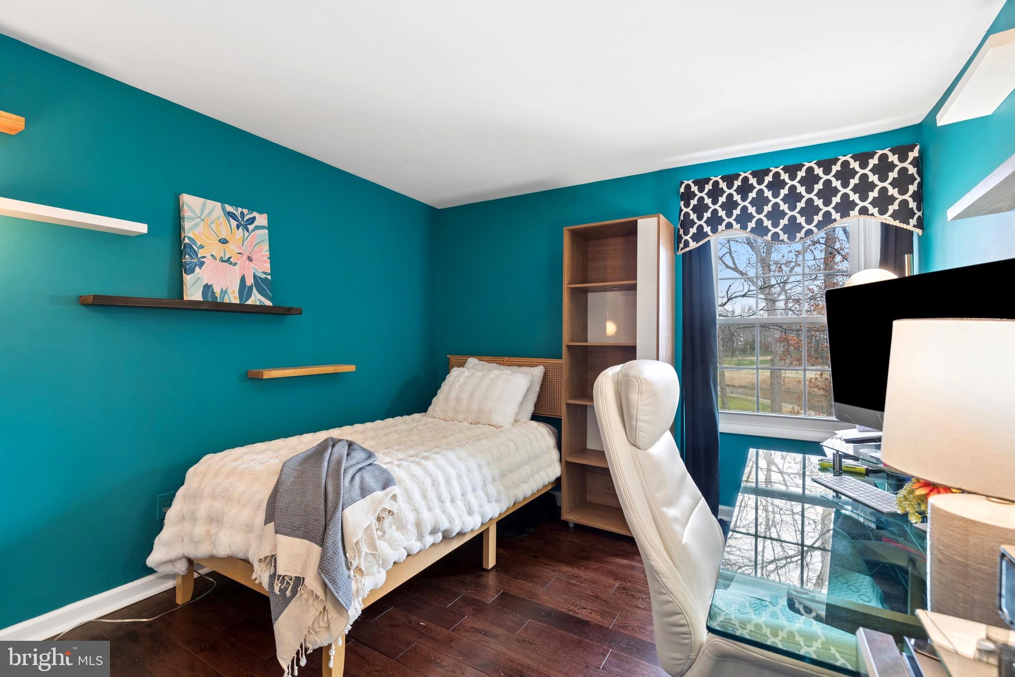 BAY HILLS - Residential