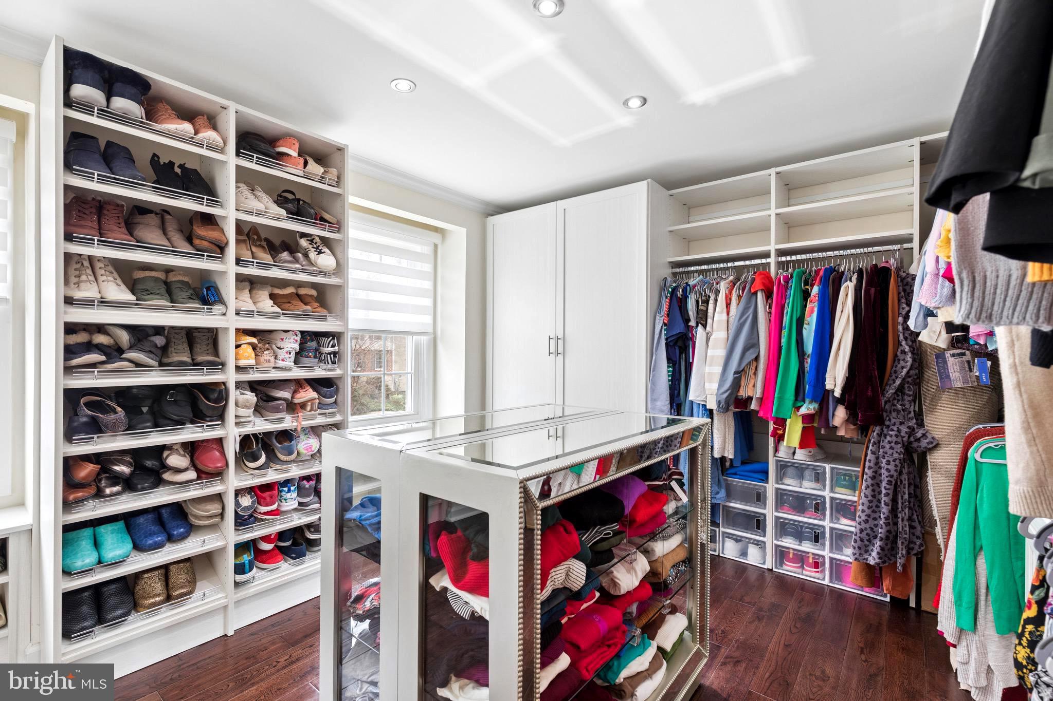 BAY HILLS - Residential