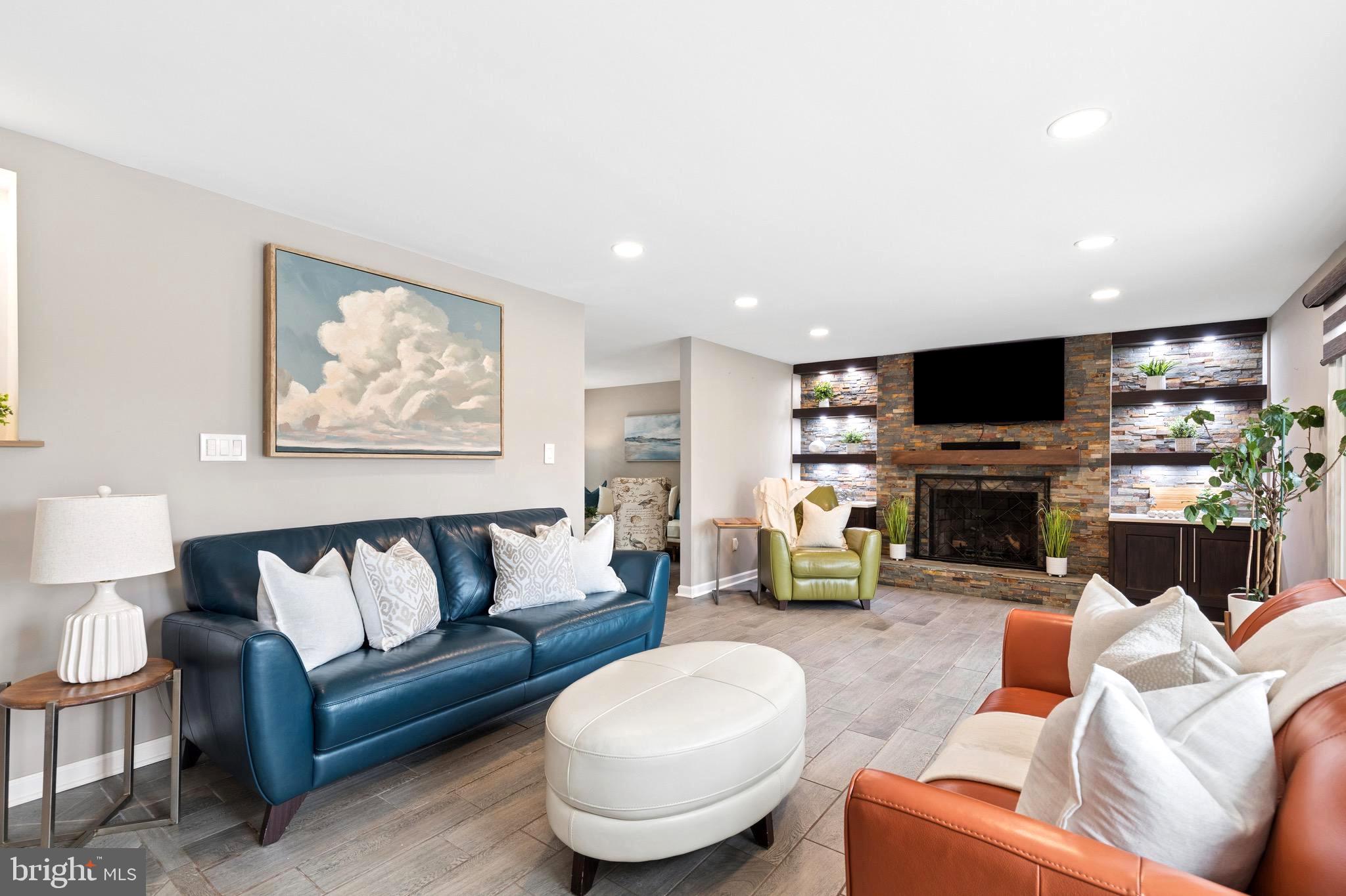 BAY HILLS - Residential