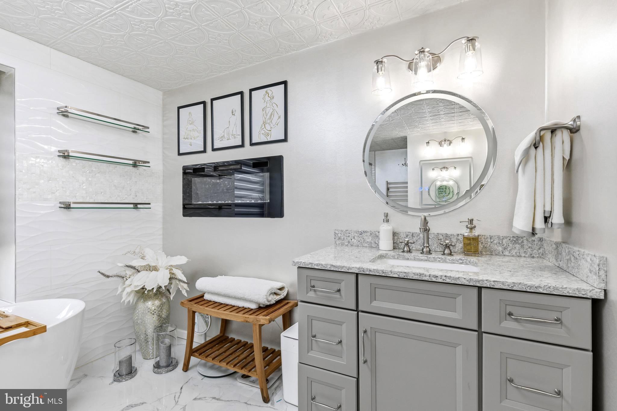 BAY HILLS - Residential