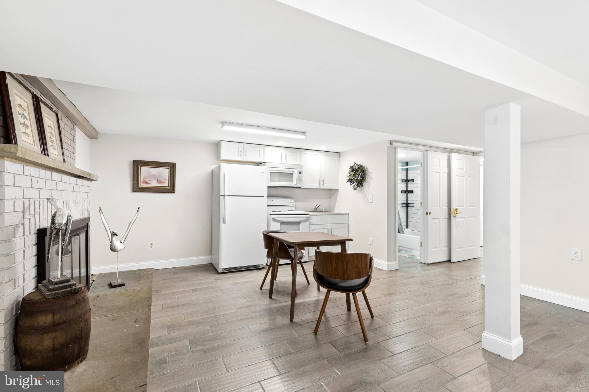 BAY HILLS - Residential