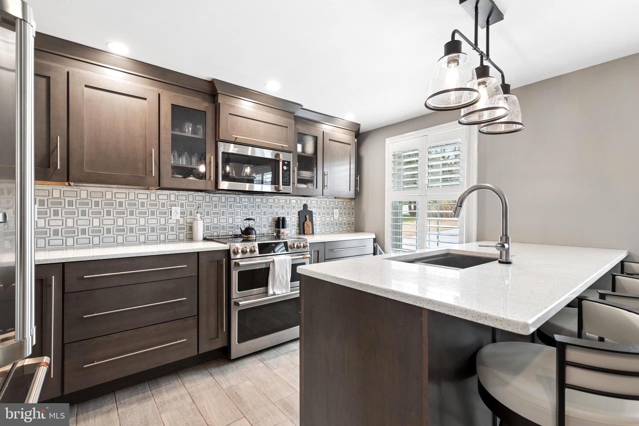 BAY HILLS - Residential