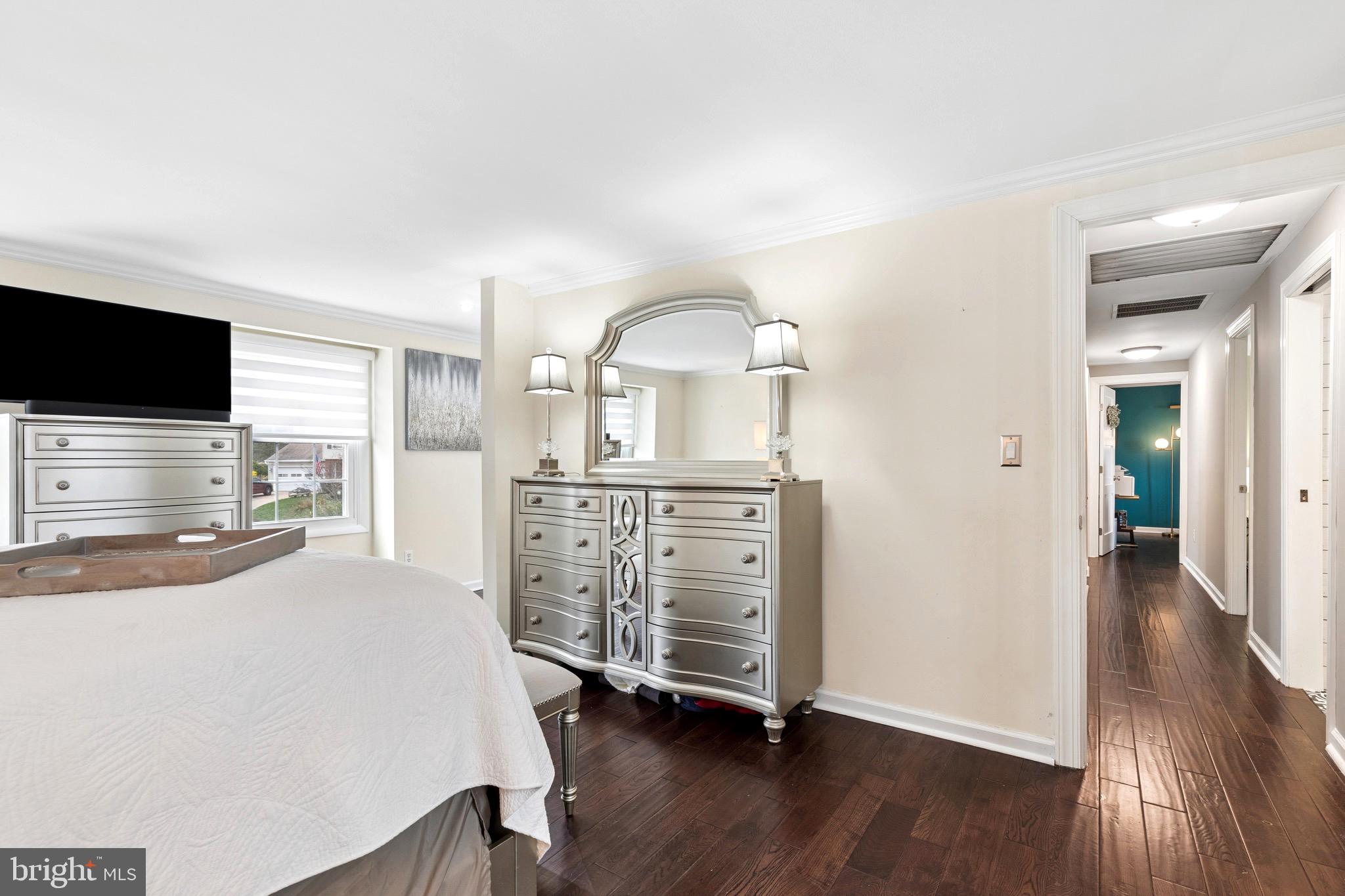 BAY HILLS - Residential