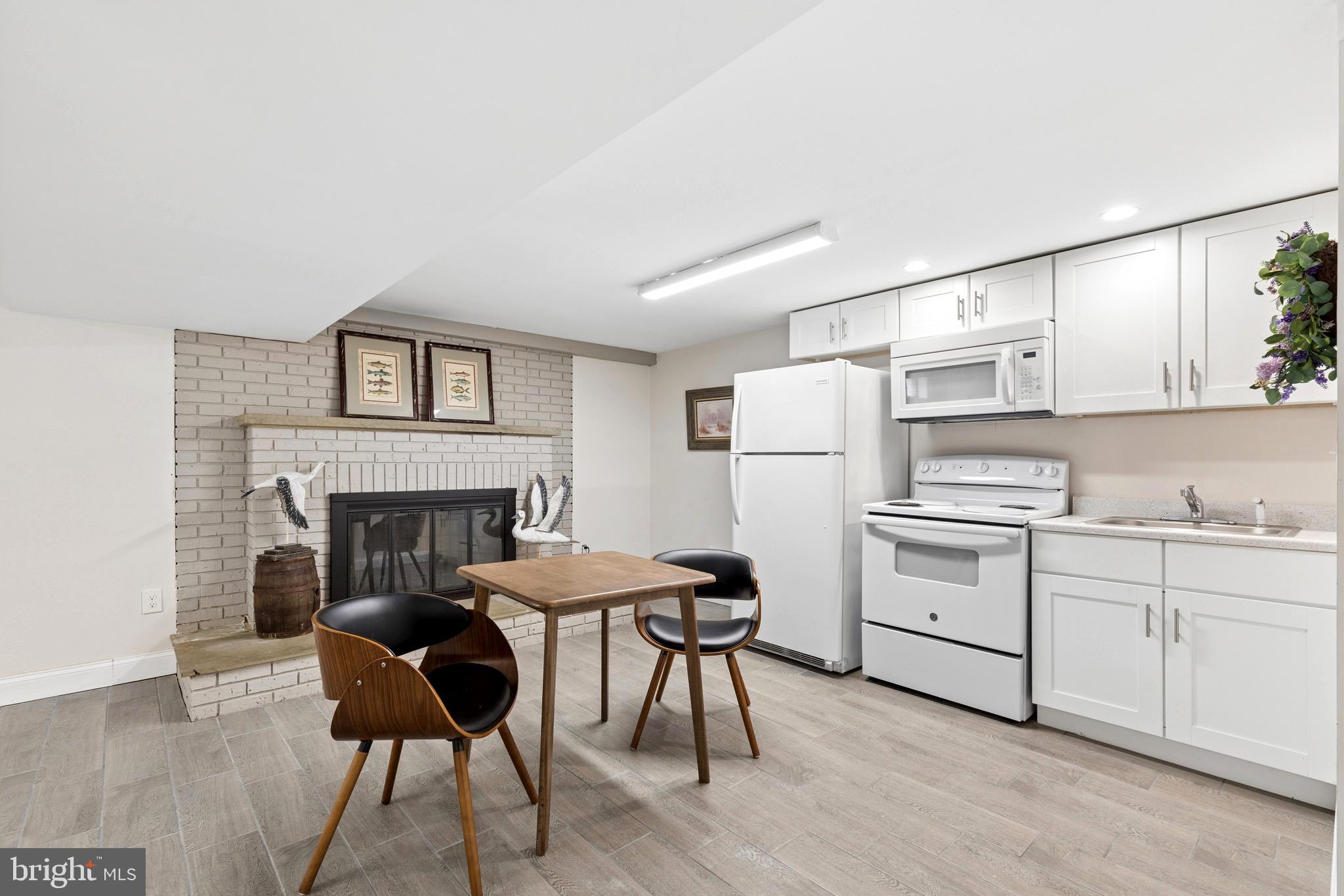 BAY HILLS - Residential