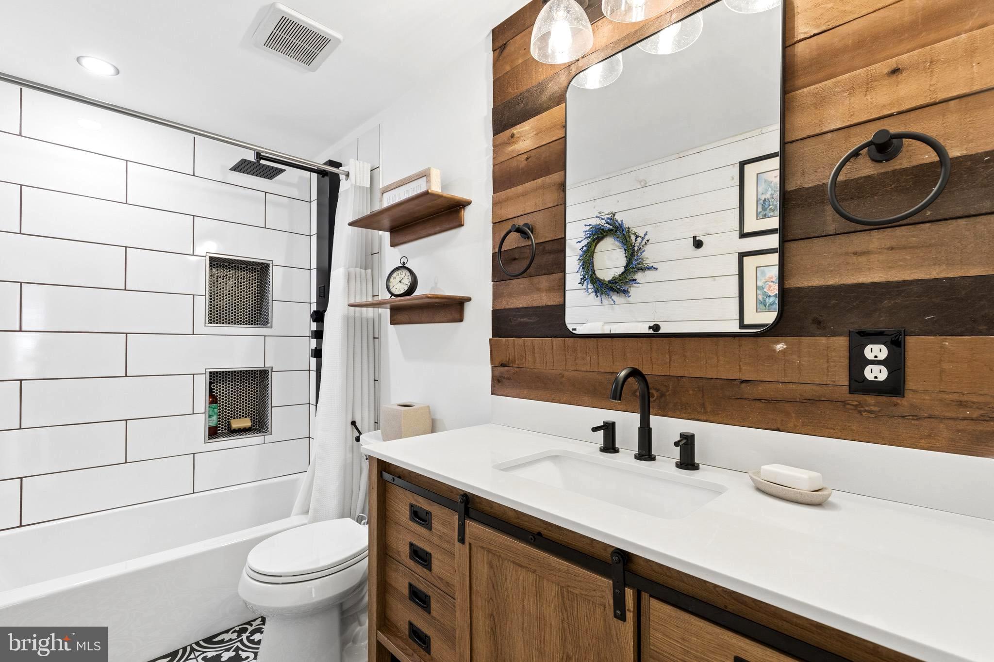 BAY HILLS - Residential