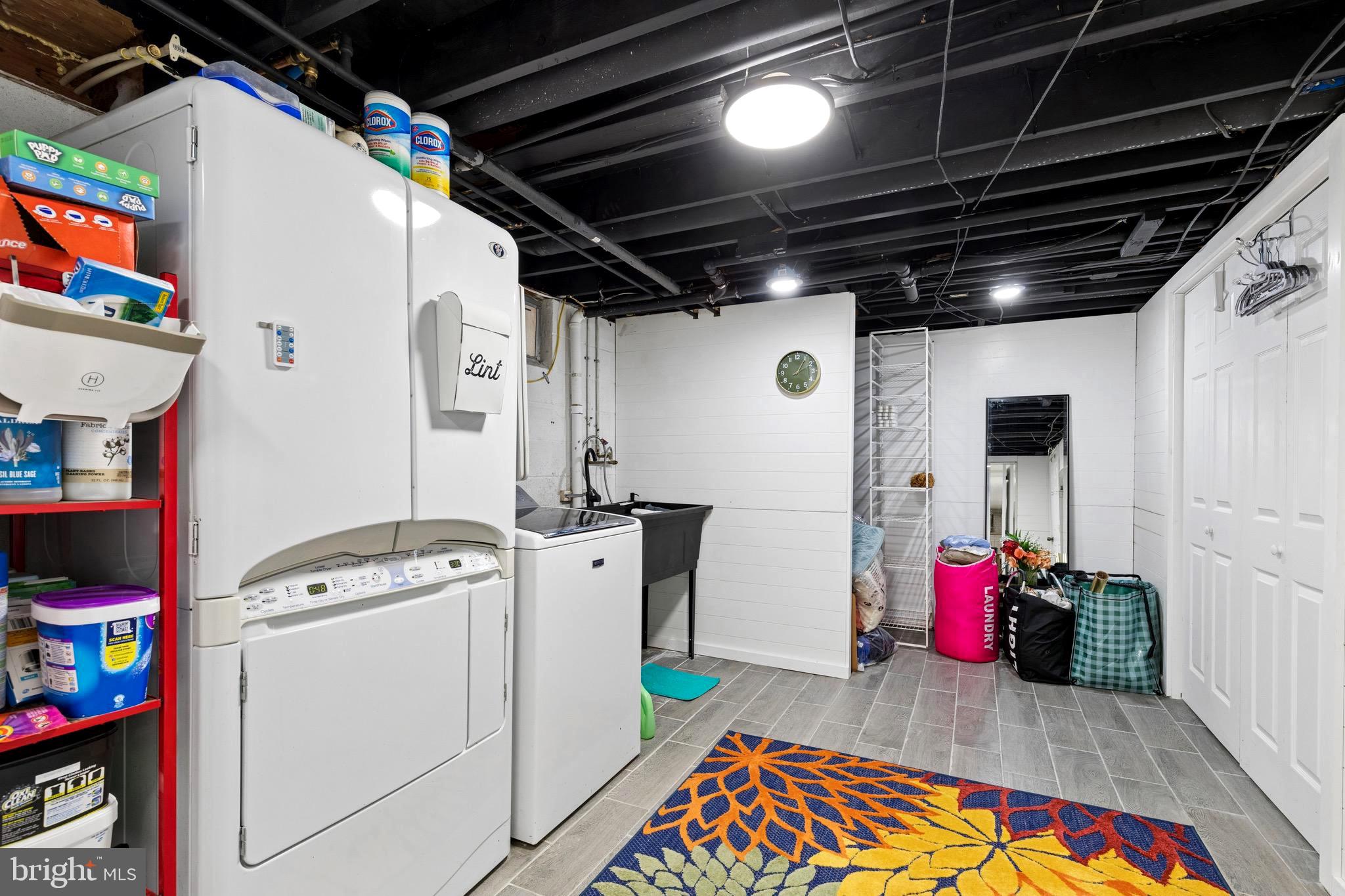 BAY HILLS - Residential