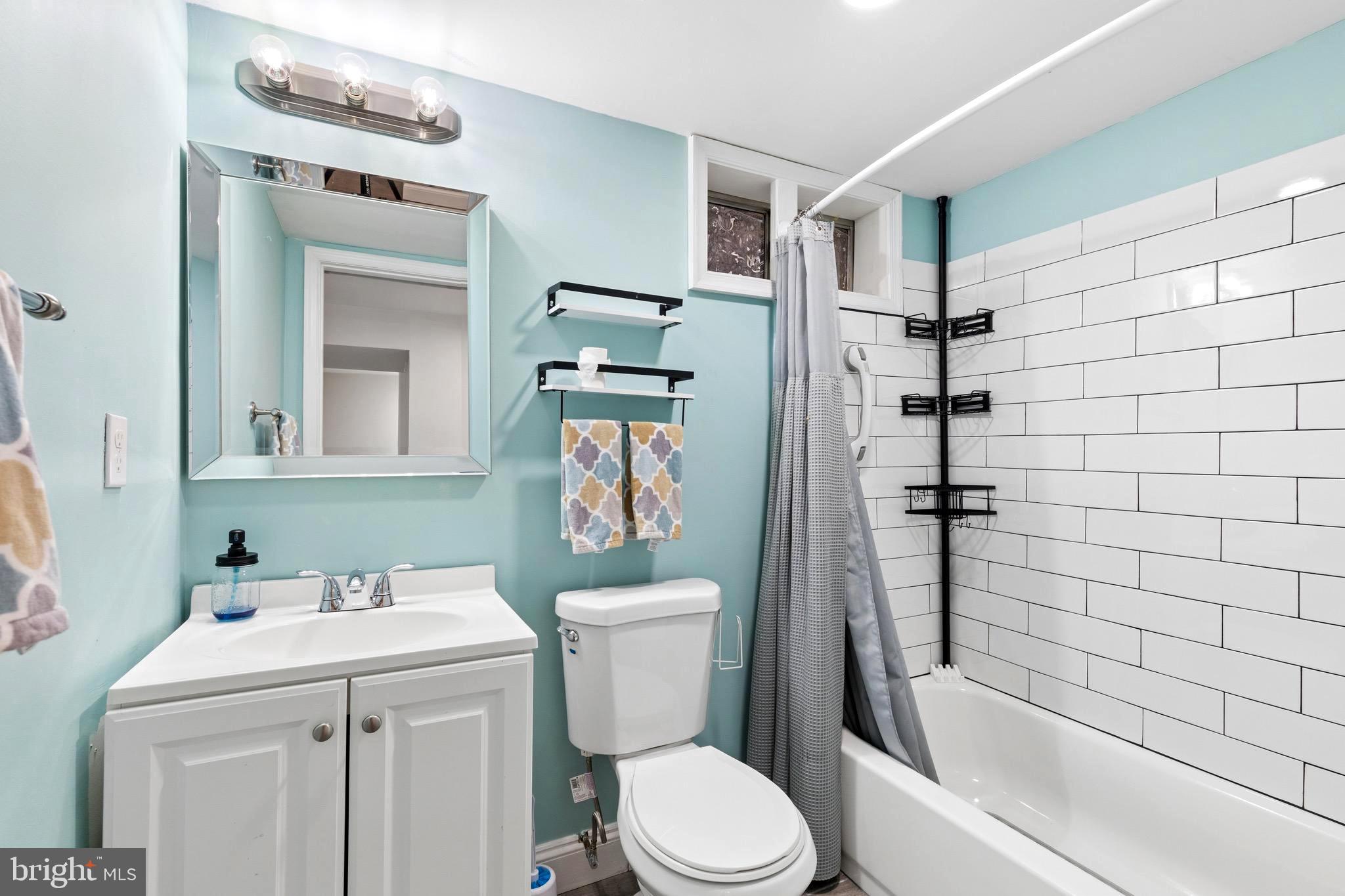 BAY HILLS - Residential