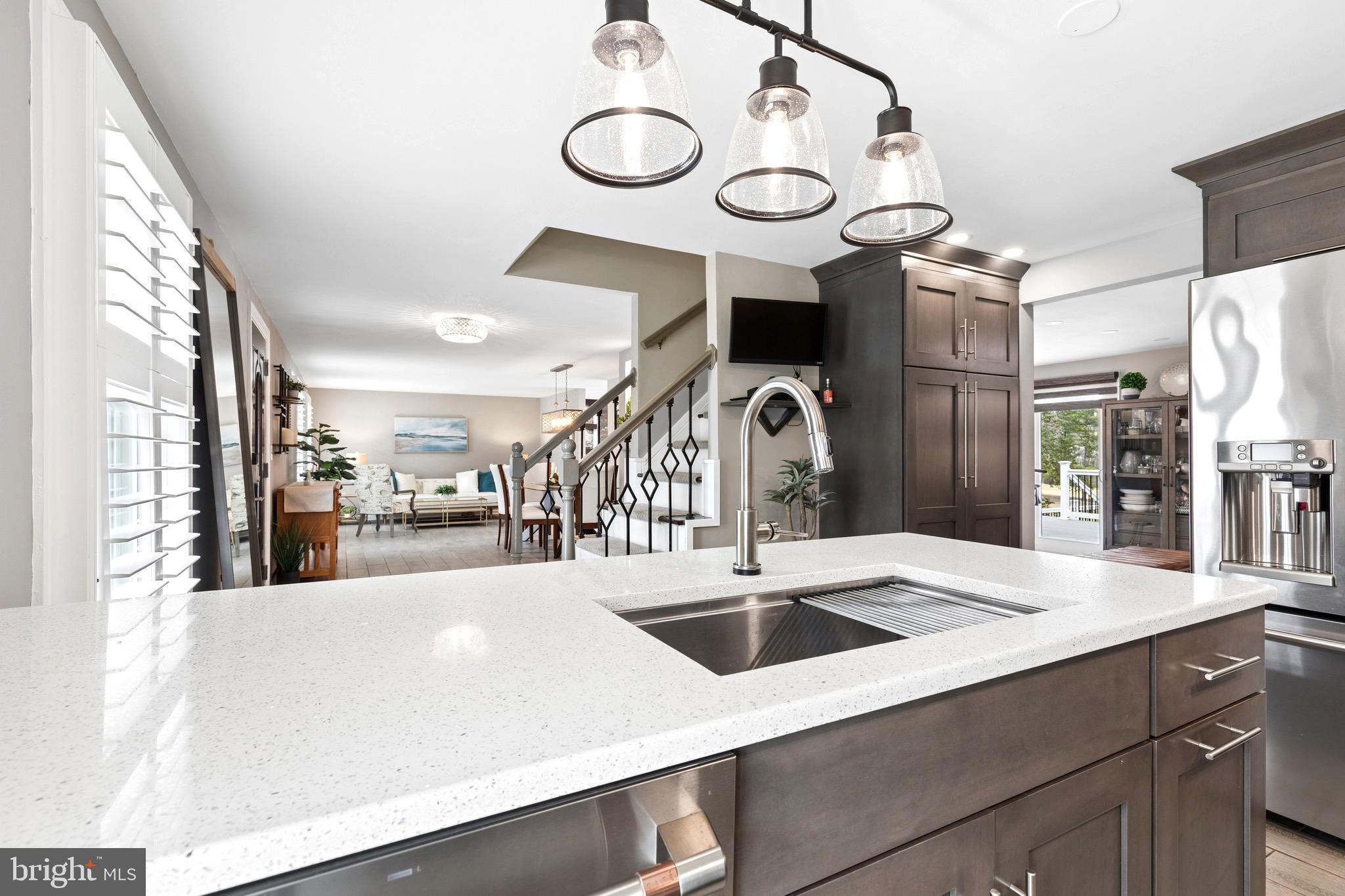 BAY HILLS - Residential