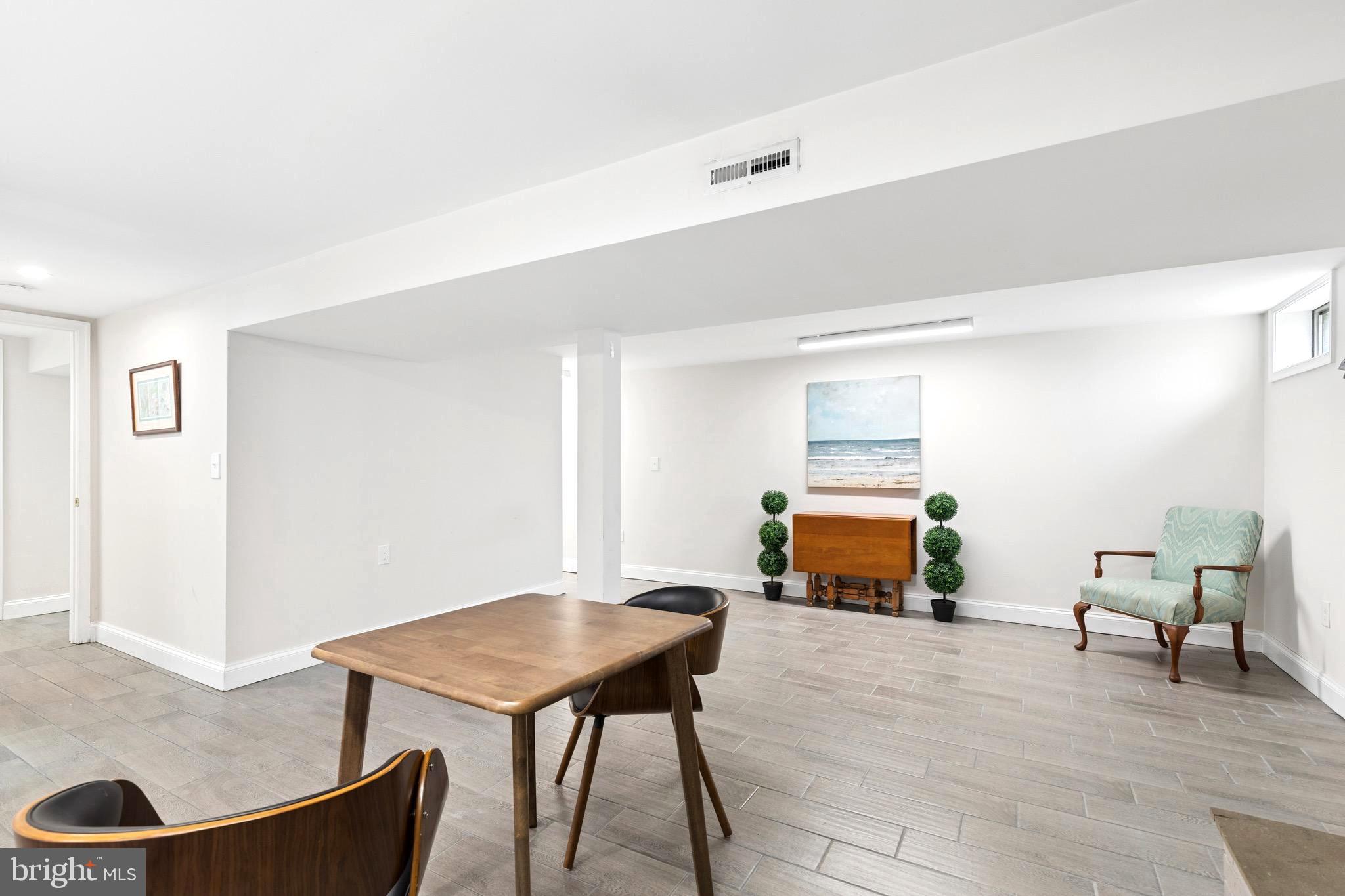 BAY HILLS - Residential