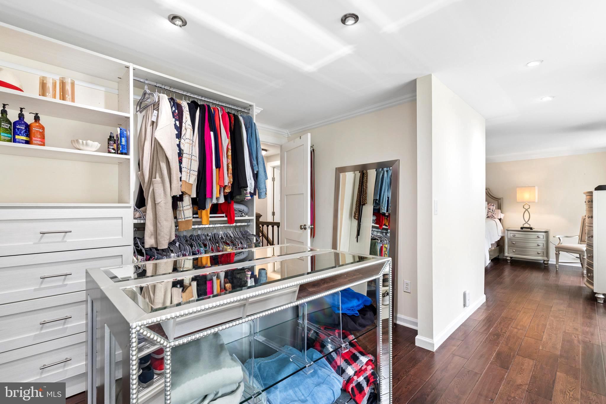 BAY HILLS - Residential