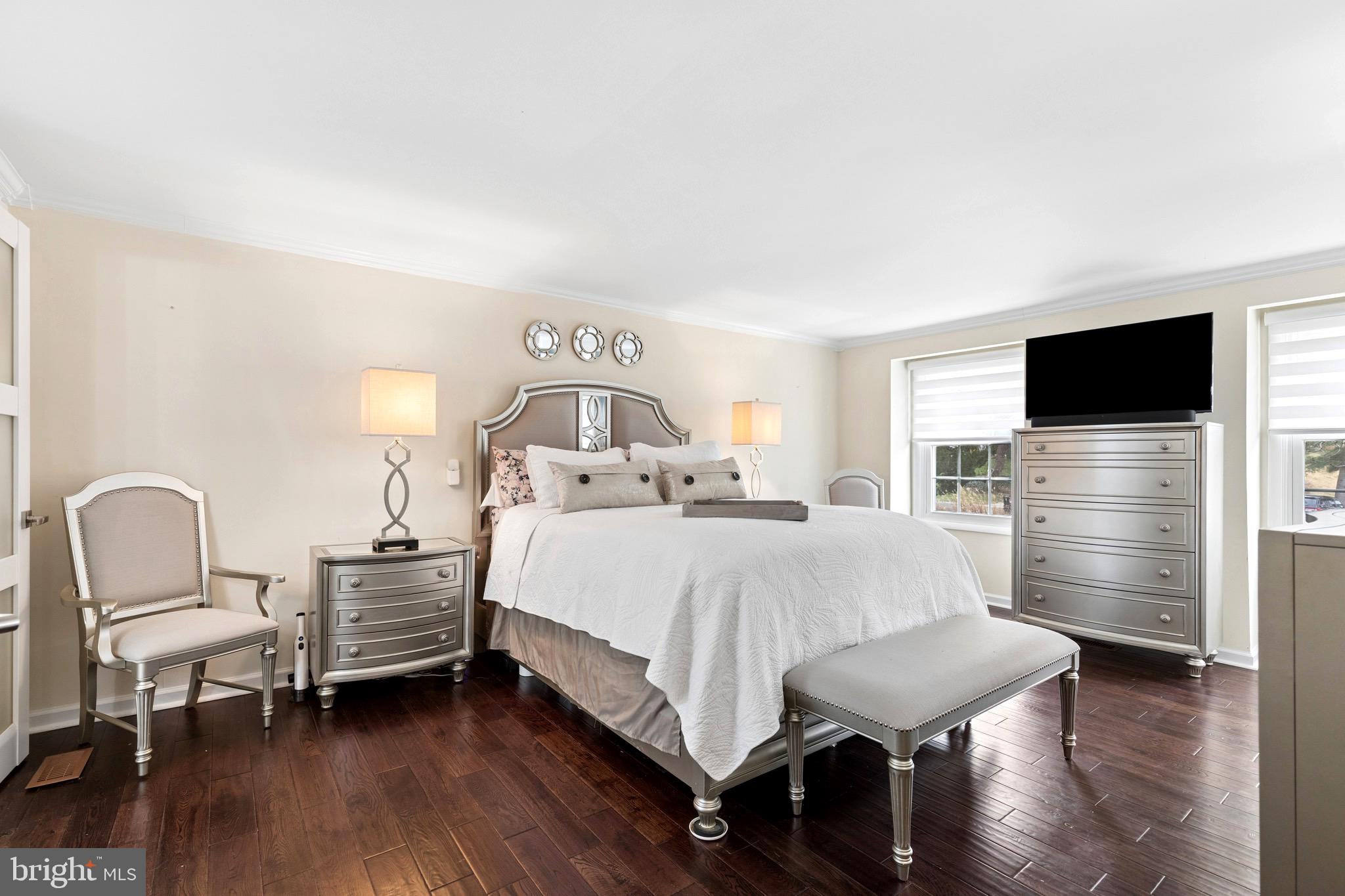 BAY HILLS - Residential