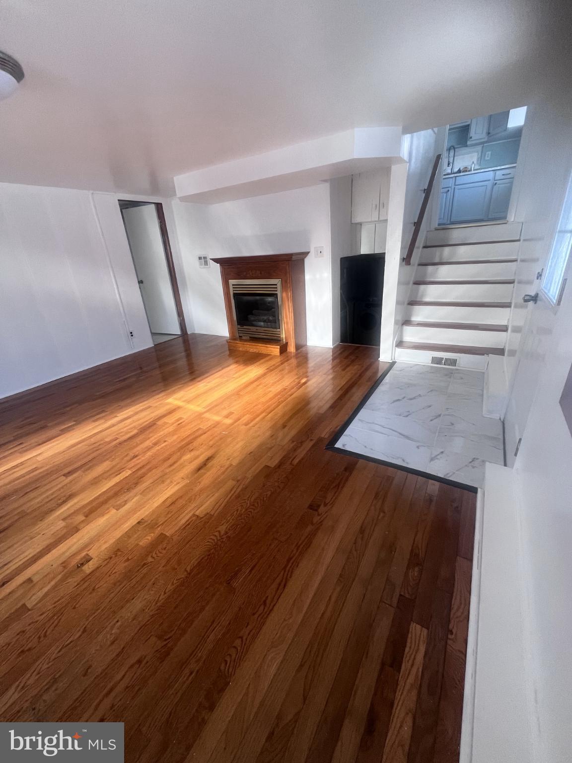 ROSLYN - Residential Lease