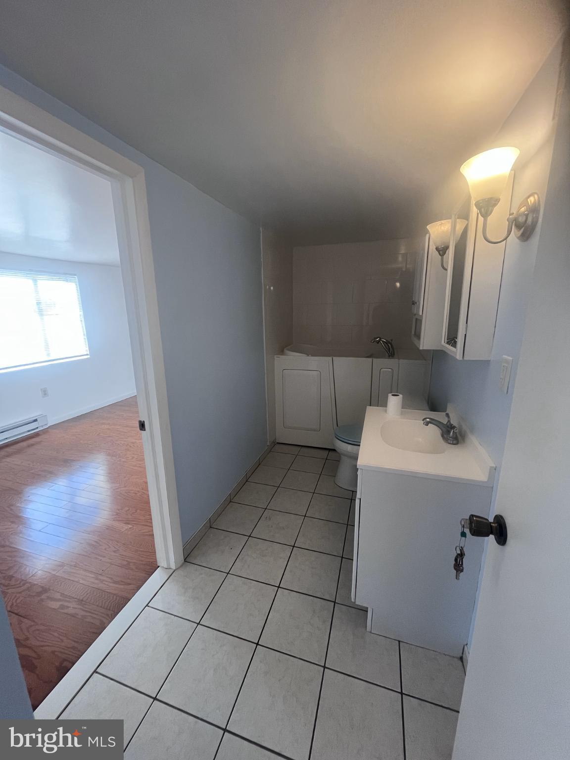 ROSLYN - Residential Lease