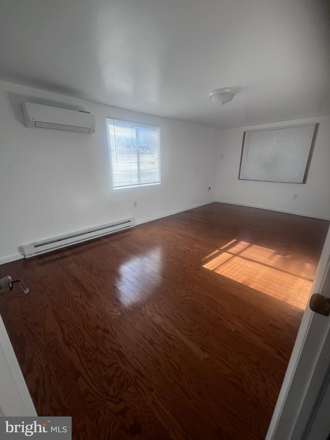 ROSLYN - Residential Lease