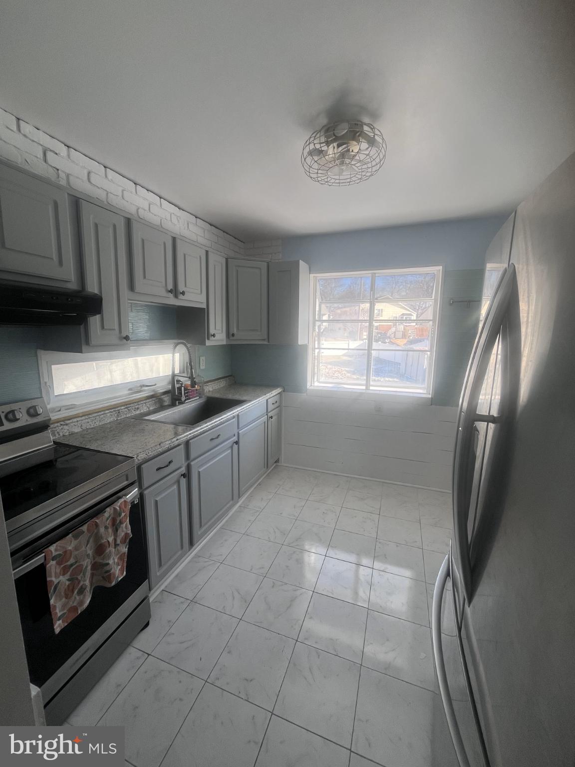 ROSLYN - Residential Lease