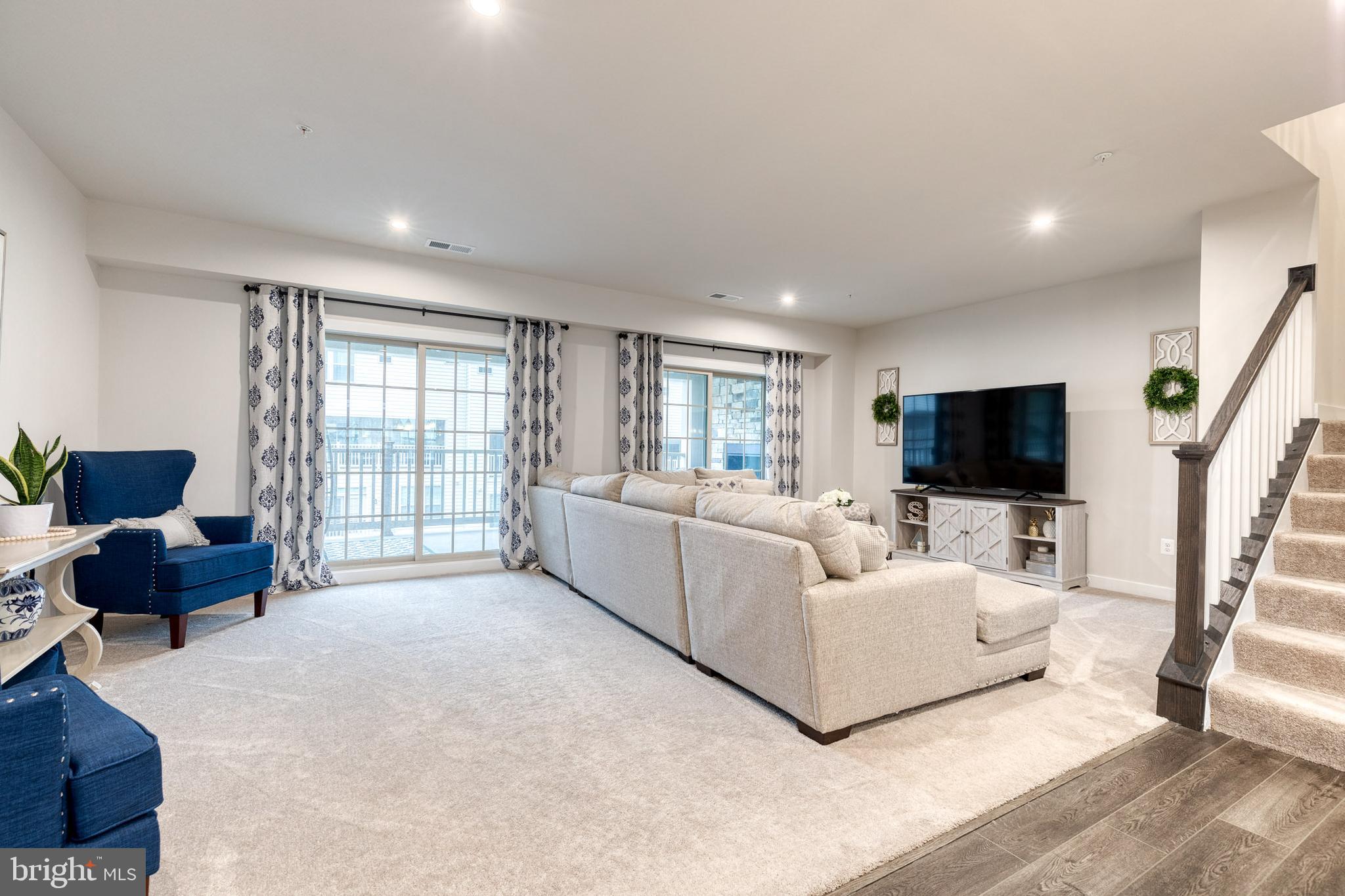 OAKDALE VILLAGE - Residential Lease