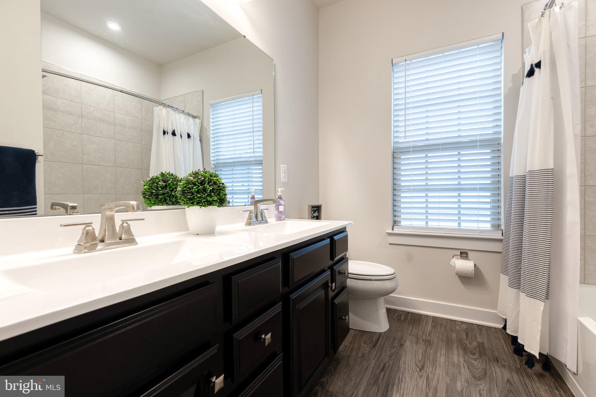 OAKDALE VILLAGE - Residential Lease