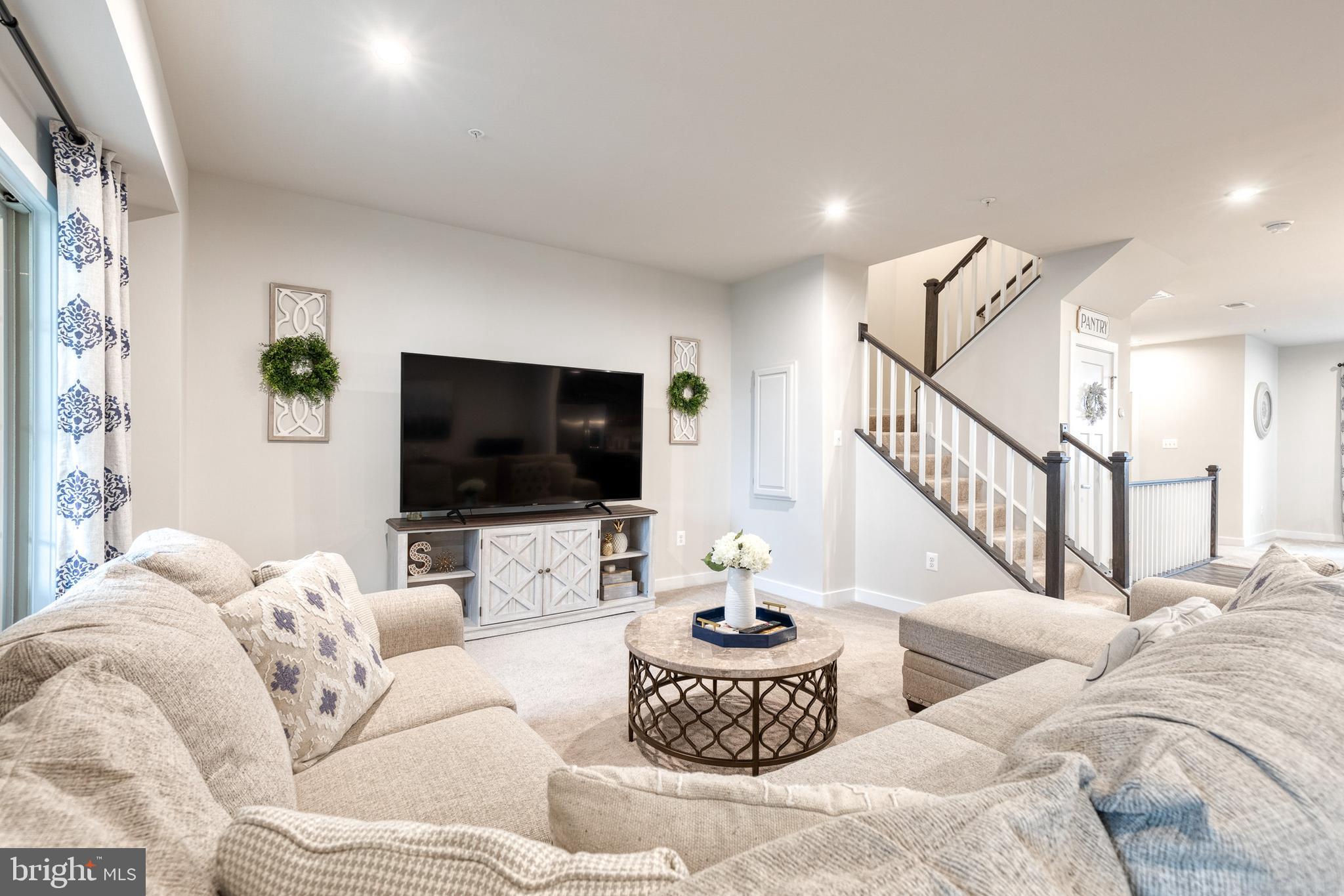 OAKDALE VILLAGE - Residential Lease