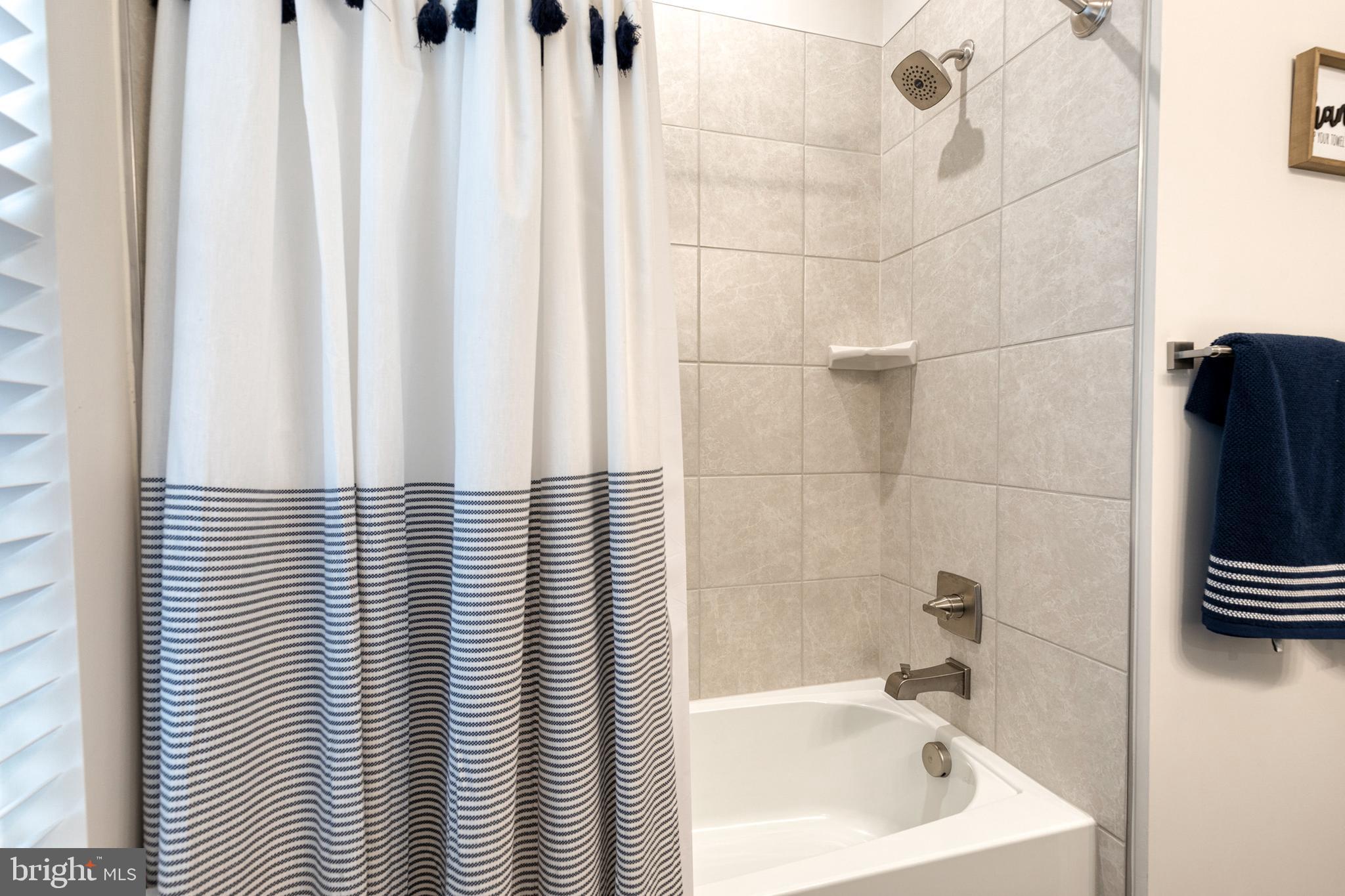 OAKDALE VILLAGE - Residential Lease